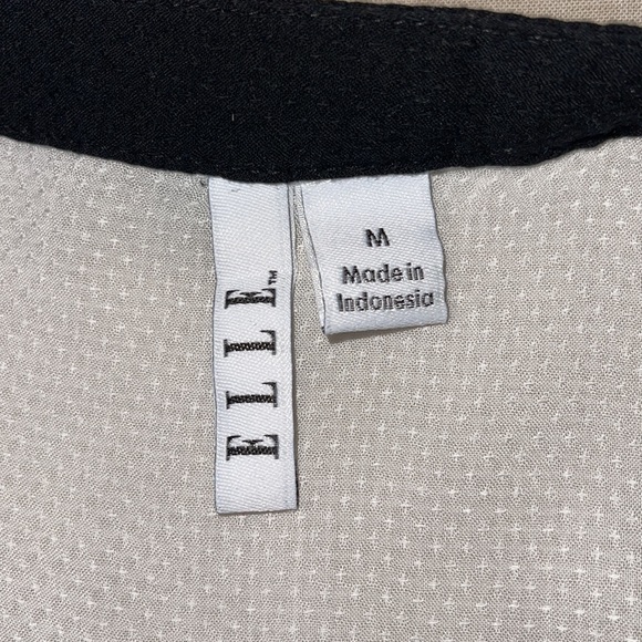 Elle White Pullover Flowy V-Neck Textured Blouse - Picture 12 of 16